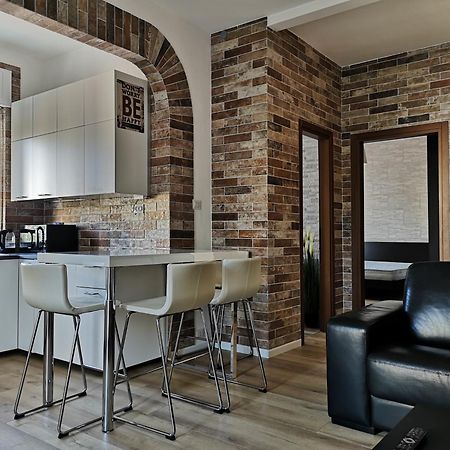 Queen East Verona Apartments Ngoại thất bức ảnh