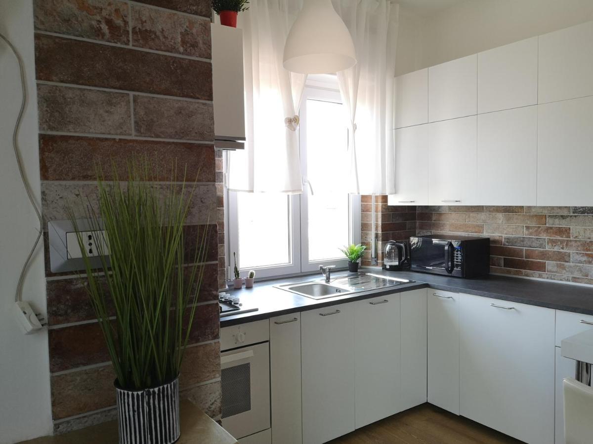 Queen East Verona Apartments Ngoại thất bức ảnh