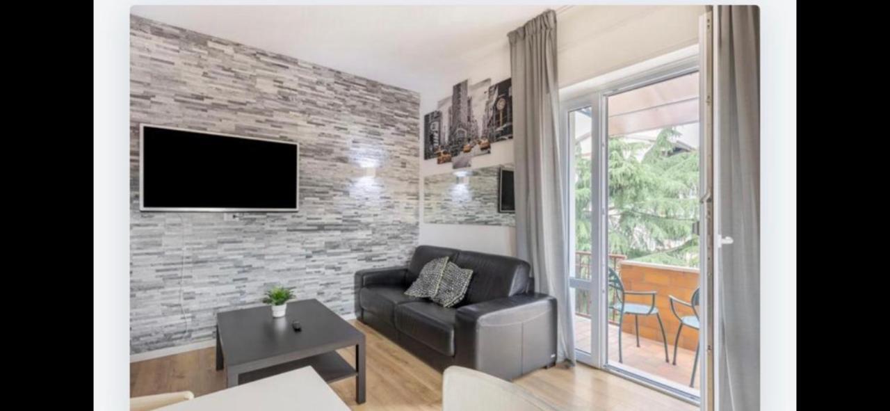 Queen East Verona Apartments Ngoại thất bức ảnh